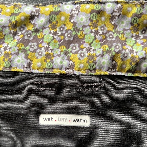 Lululemon Vintage black crops guesstimate size 10, see measurements - Picture 4 of 8